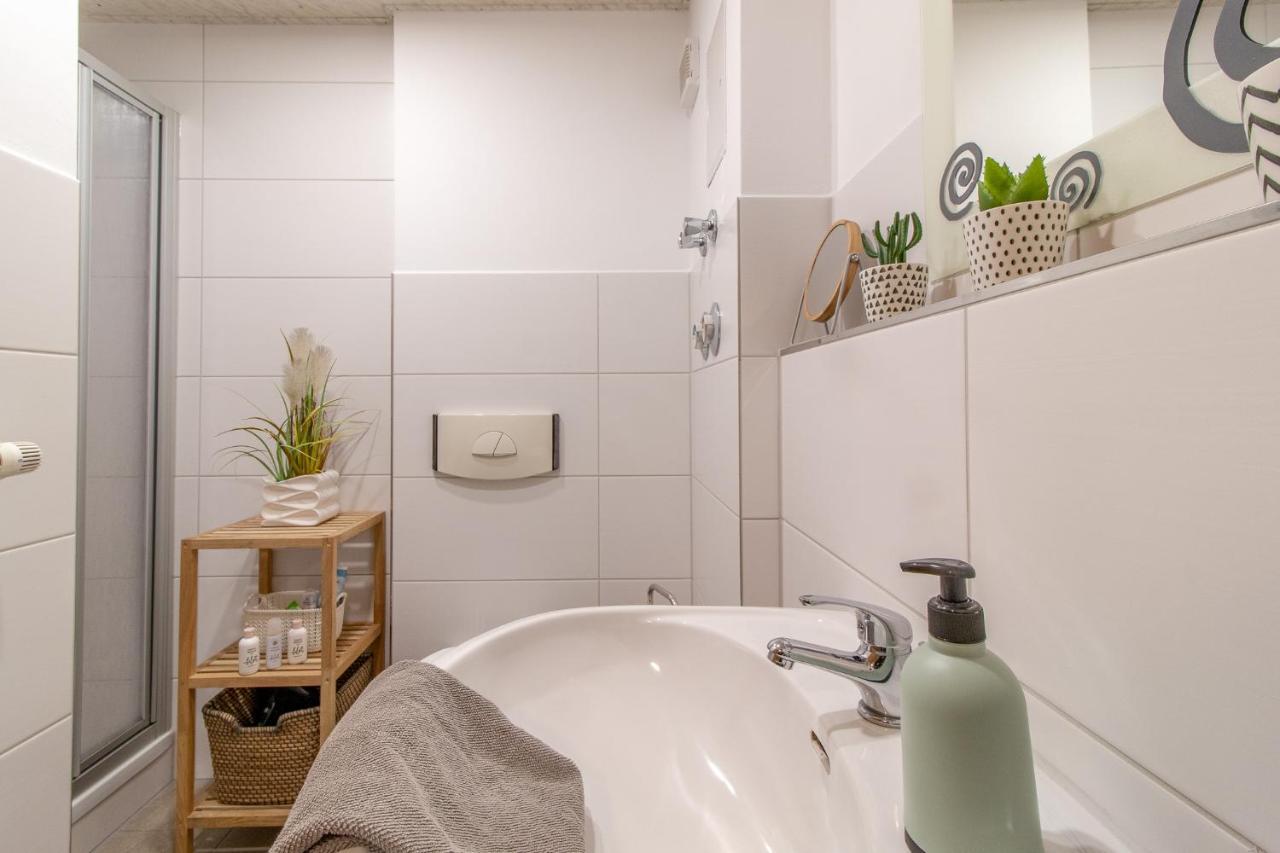 Modernes Apartment Im Gruenen I Balkon I Wlan I Stellplatz Schwarzenberg  Ngoại thất bức ảnh